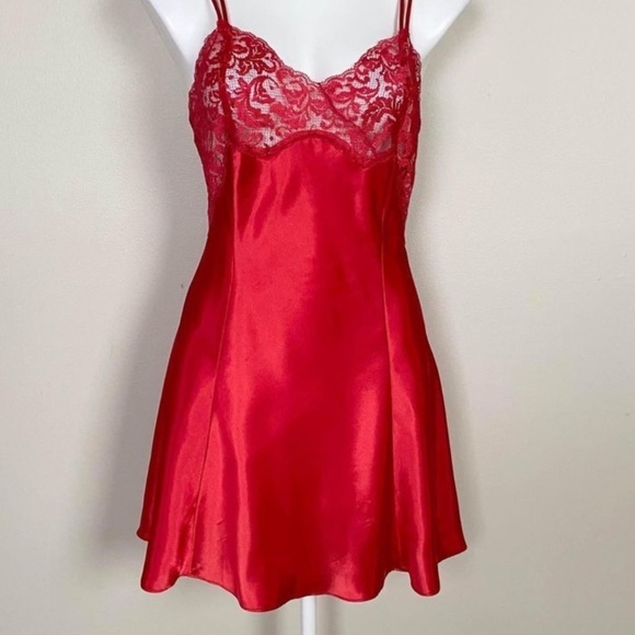 90s Vintage Victoria’s Secret Red Satin Slip - Picture 1 of 4